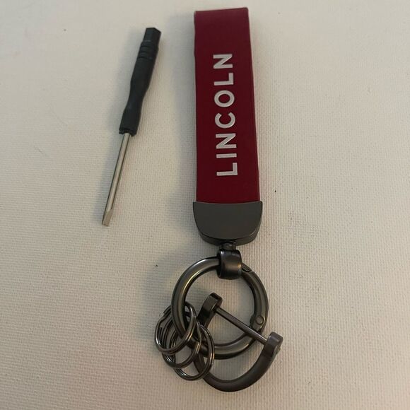 Lincoln leather key fob keychain in Red with Silver NWT - Picture 2 of 5